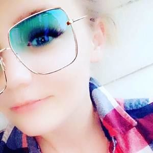 Meet your Posher, Leeann